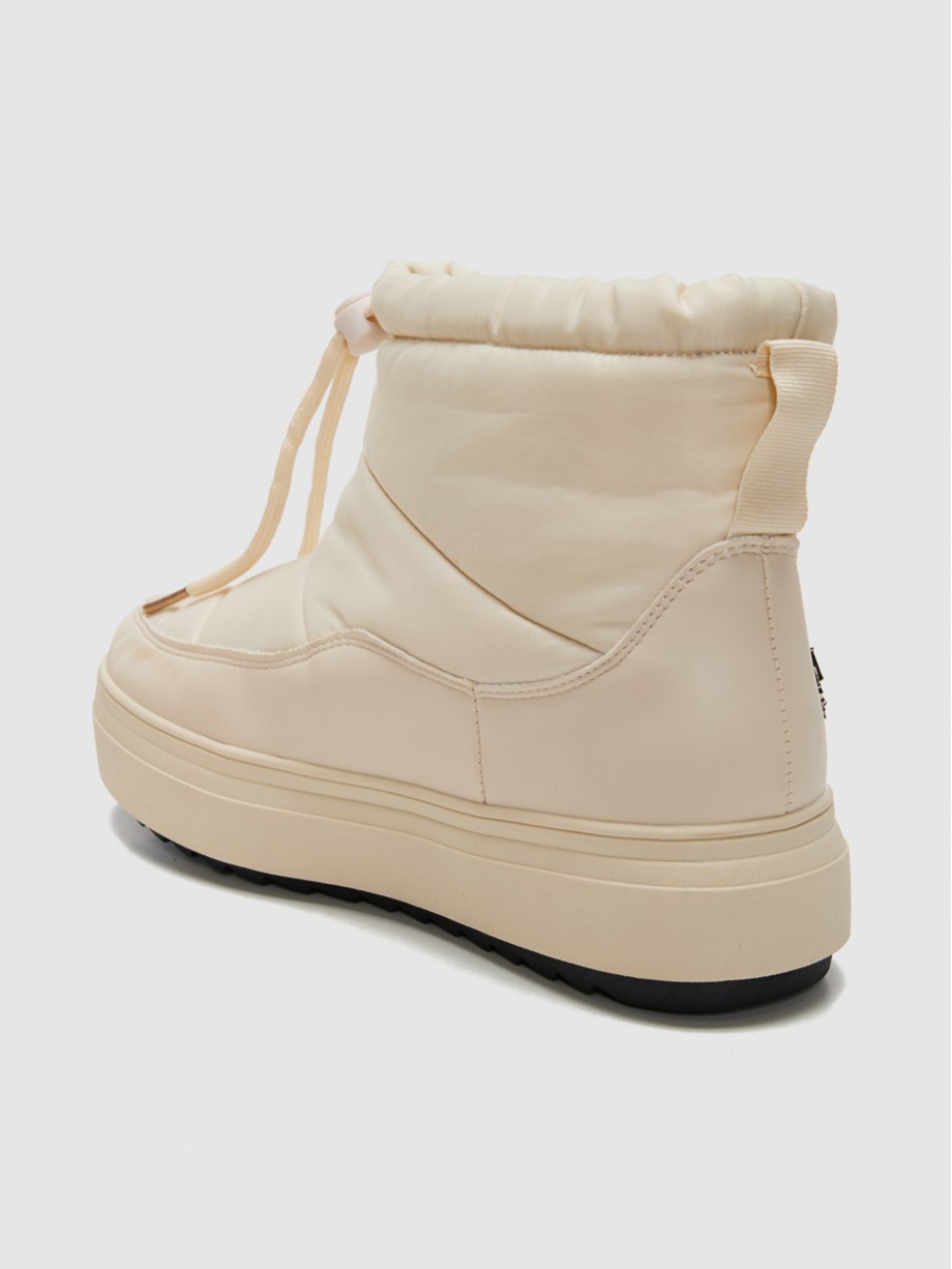 Γυναικεία μποτάκια λευκά