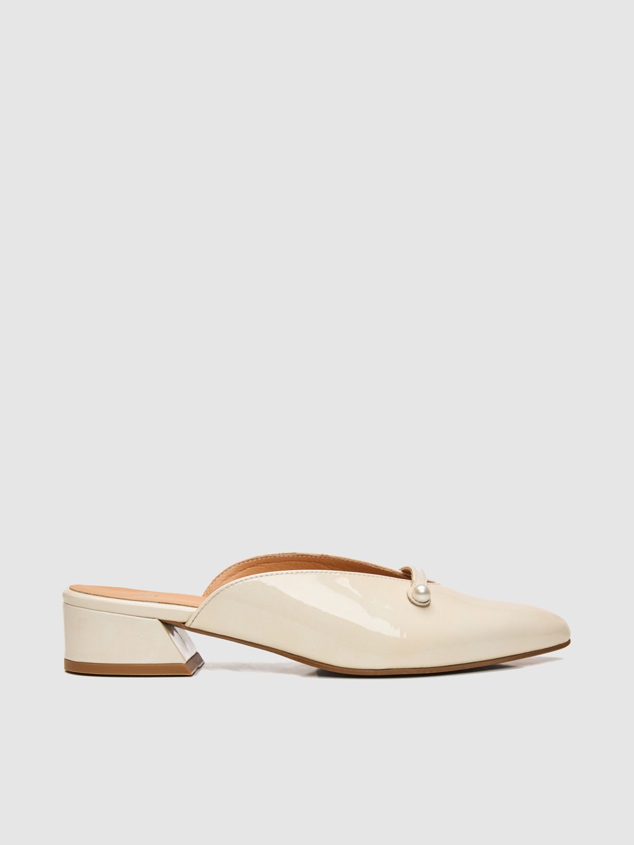 Mules γυναικεία λευκά